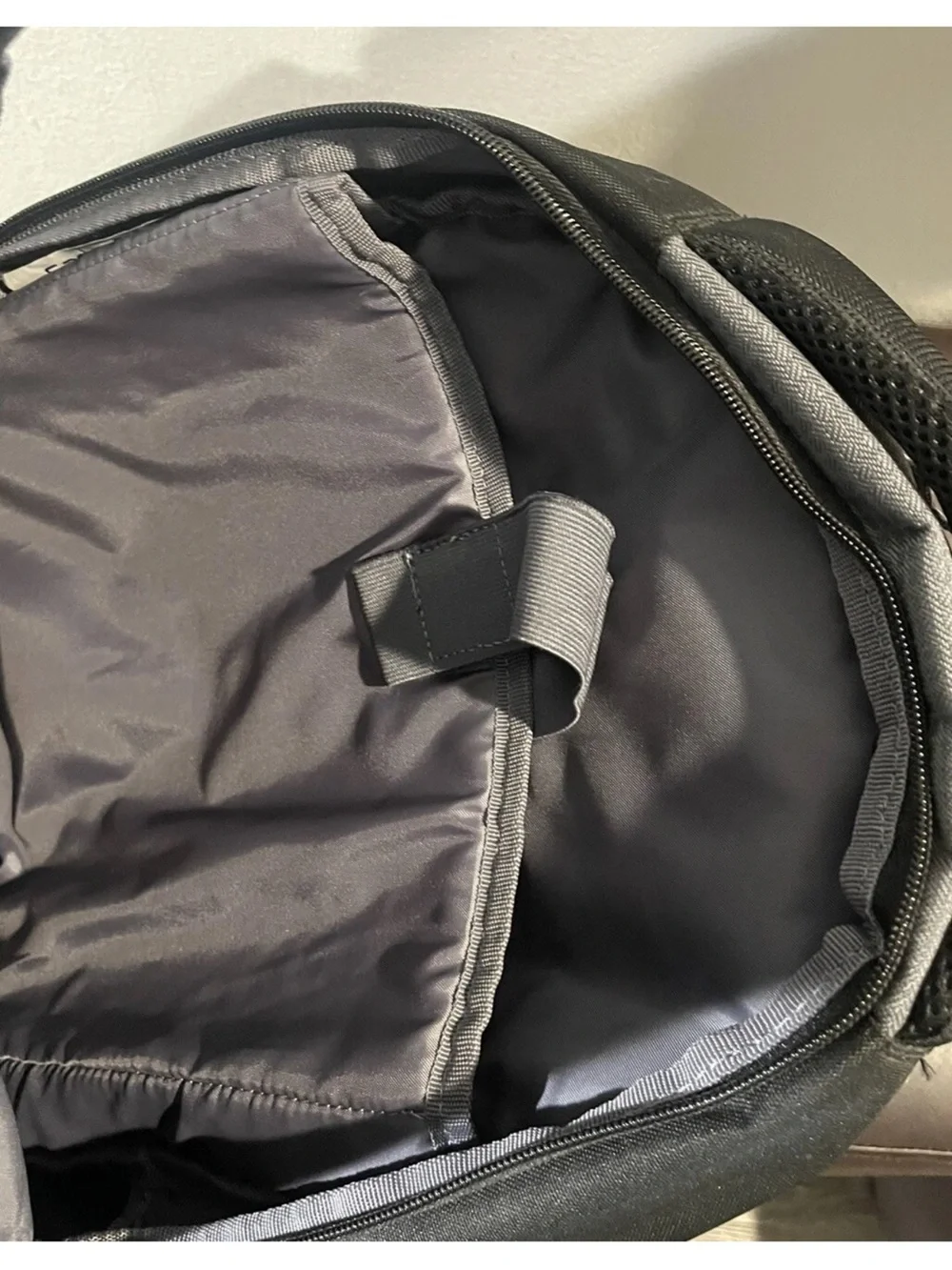 Samsonite Black and Gray Men's Backpack with Front Bungee